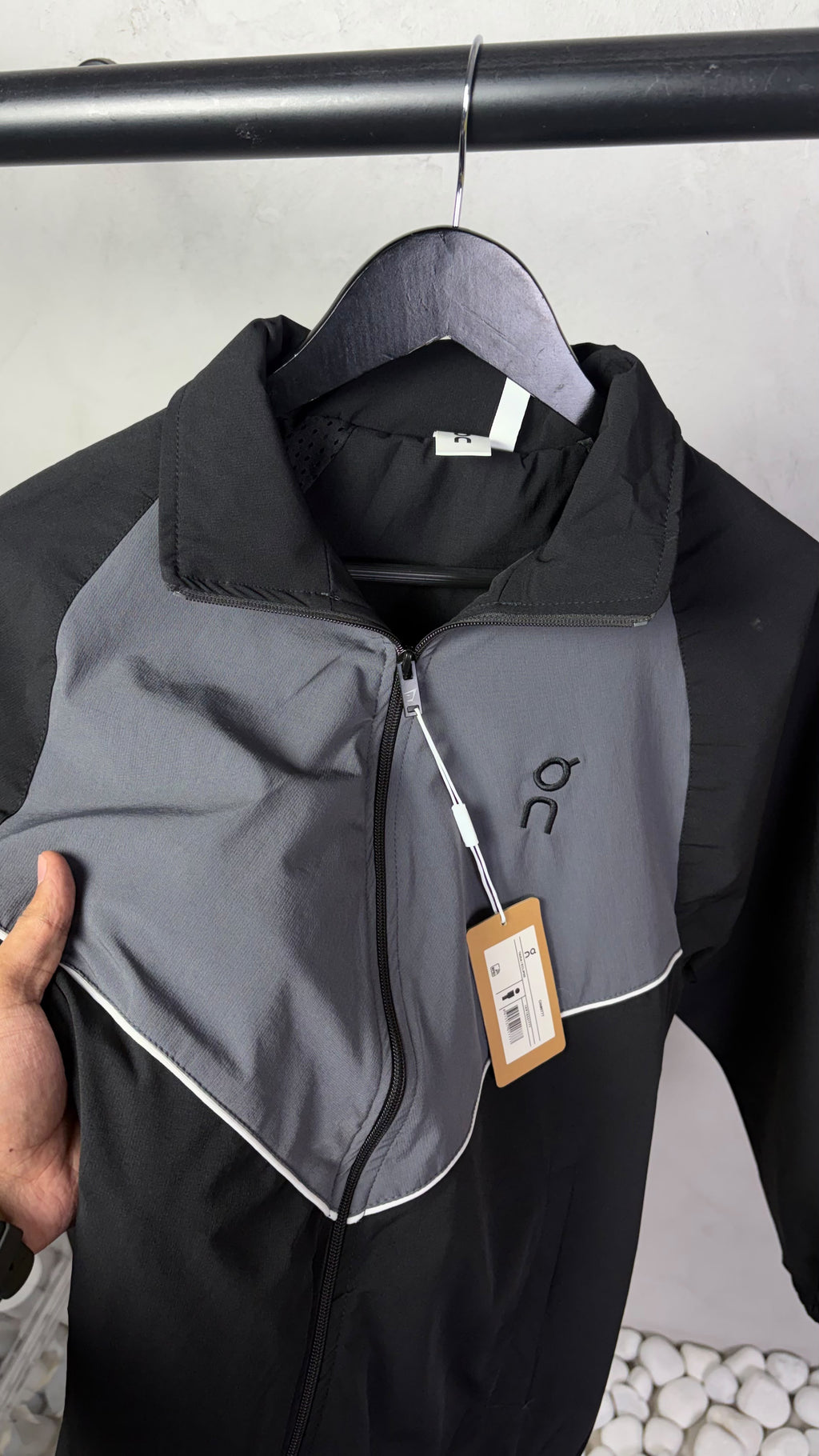 ON Clou_d Premium Windbreaker Jackets