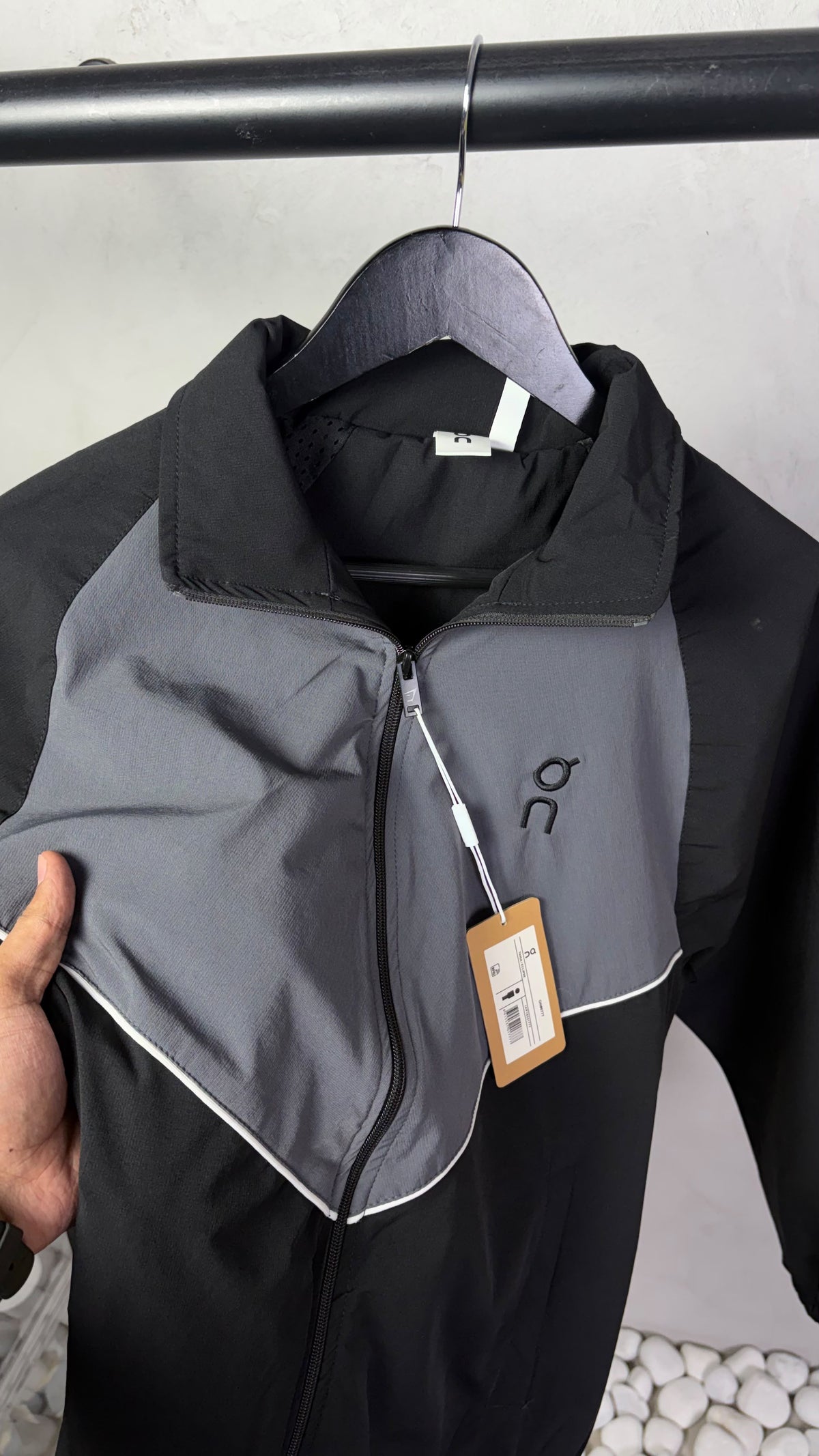 ON Clou_d Premium Windbreaker Jackets